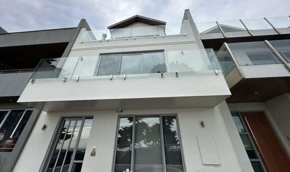 Waters Edge Glass Fencing